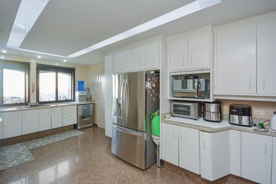 Cozinha de apartamento à venda com 5 quartos, 563m² em Santo Amaro, São Paulo