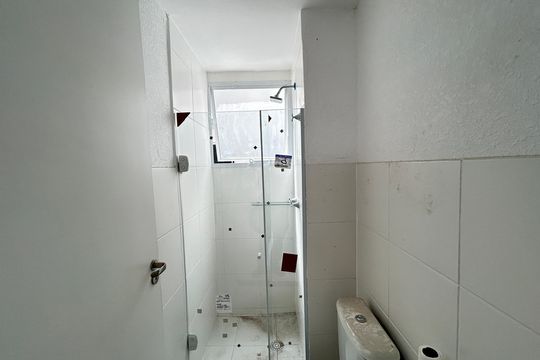 Banheiro de apartamento para alugar com 2 quartos, 42m² em Madureira, Rio de Janeiro