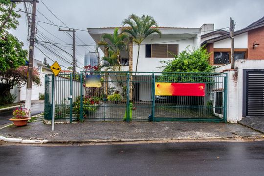Fachada de casa de condomínio à venda com 4 quartos, 279m² em Chácara Santo Antônio (Zona Sul), São Paulo