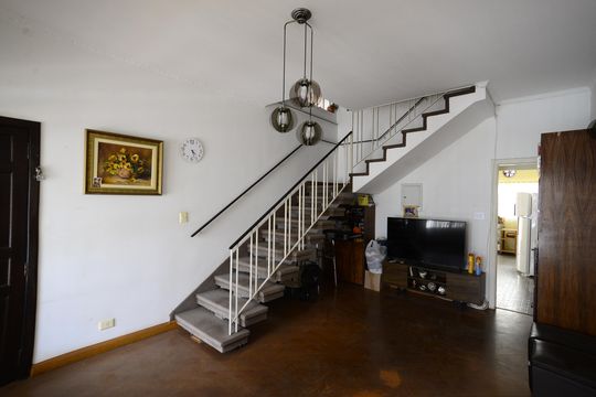 Sala de casa à venda com 2 quartos, 126m² em Vila Moinho Velho, São Paulo