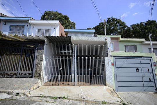 Fachada de casa à venda com 2 quartos, 126m² em Vila Moinho Velho, São Paulo