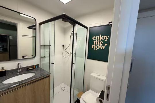 Banheiro de kitnet/studio à venda com 1 quarto, 26m² em Santo Amaro, São Paulo