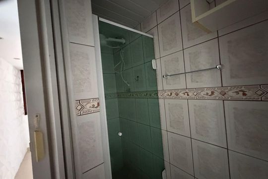 Banheiro  de apartamento à venda com 1 quarto, 40m² em Jacarepaguá, Rio de Janeiro