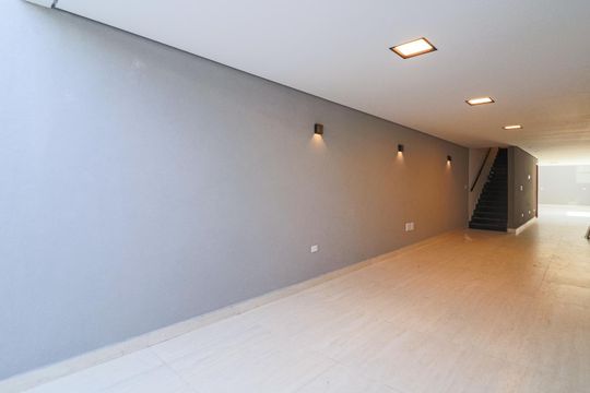 Garagem de casa à venda com 3 quartos, 200m² em Vila Lais, São Paulo