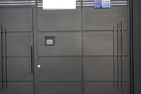 Fachada + Plaquinha de casa à venda com 3 quartos, 200m² em Vila Lais, São Paulo