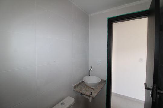Banheiro de apartamento à venda com 1 quarto, 33m² em Parada Inglesa, São Paulo