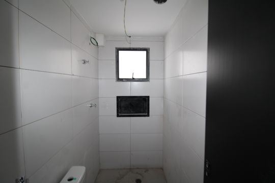 Banheiro de apartamento à venda com 1 quarto, 33m² em Parada Inglesa, São Paulo