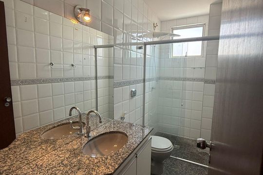 Banheiro social de apartamento à venda com 3 quartos, 95m² em Santa Tereza, Belo Horizonte