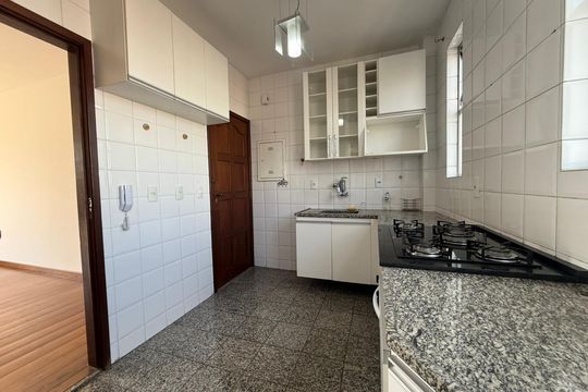 Cozinha de apartamento à venda com 3 quartos, 95m² em Santa Tereza, Belo Horizonte