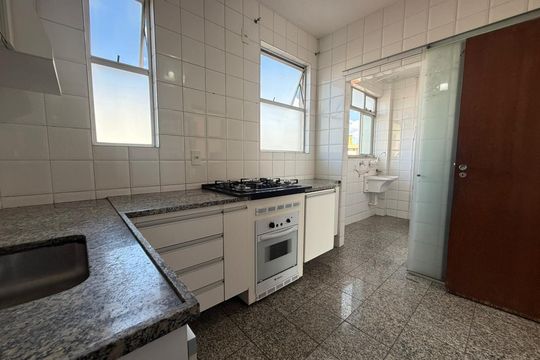 Cozinha de apartamento à venda com 3 quartos, 95m² em Santa Tereza, Belo Horizonte