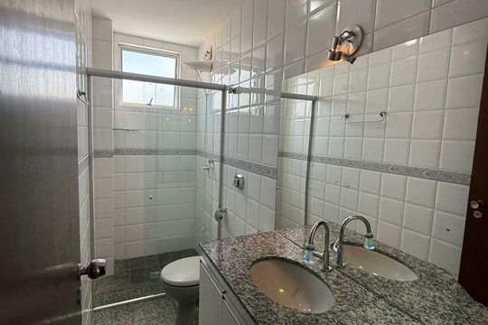 Banheiro social de apartamento à venda com 3 quartos, 95m² em Santa Tereza, Belo Horizonte