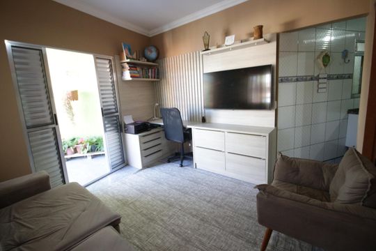 Sala de casa à venda com 3 quartos, 266m² em Piratininga, Osasco