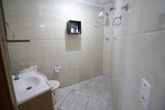 Banheiro 2 de casa à venda com 3 quartos, 266m² em Piratininga, Osasco