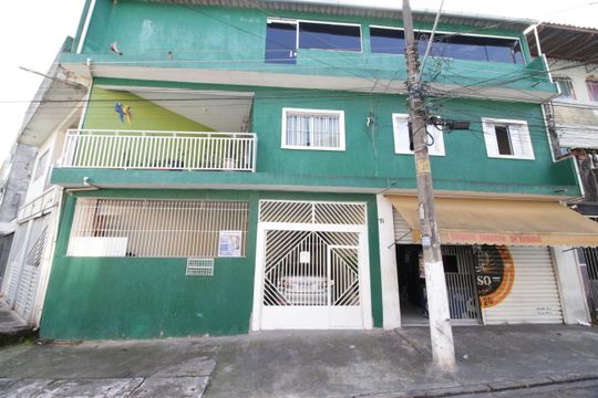 Fachada de casa à venda com 3 quartos, 266m² em Piratininga, Osasco