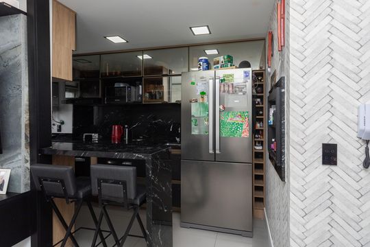 Cozinha de apartamento à venda com 2 quartos, 56m² em São Sebastião, Porto Alegre