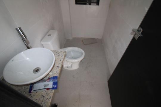 Banheiro de apartamento à venda com 1 quarto, 33m² em Parada Inglesa, São Paulo