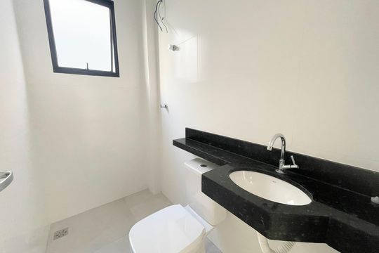 Banheiro social de apartamento à venda com 2 quartos, 110m² em Jardim Atlântico, Belo Horizonte