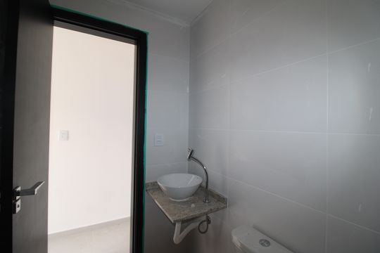 Banheiro de apartamento à venda com 1 quarto, 33m² em Parada Inglesa, São Paulo
