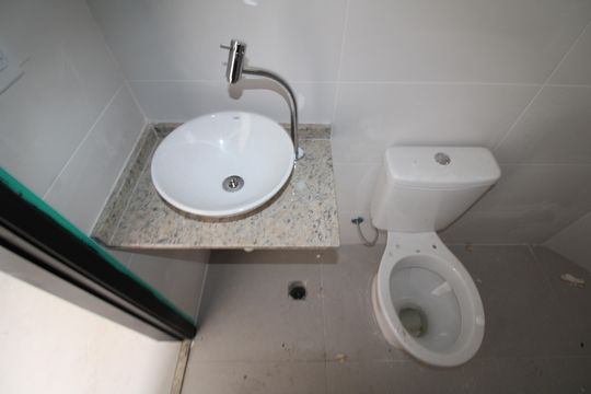 Banheiro de apartamento à venda com 1 quarto, 33m² em Parada Inglesa, São Paulo