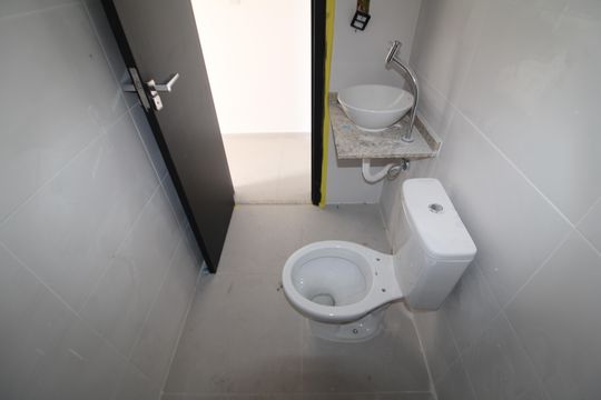 Banheiro de apartamento à venda com 1 quarto, 33m² em Parada Inglesa, São Paulo