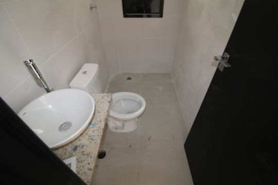 Banheiro de apartamento à venda com 1 quarto, 33m² em Parada Inglesa, São Paulo