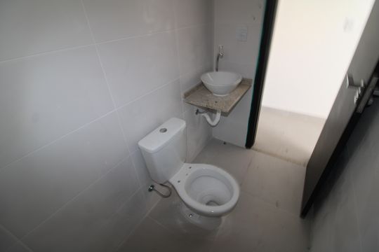 Banheiro de apartamento à venda com 1 quarto, 33m² em Parada Inglesa, São Paulo