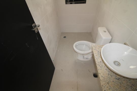 Banheiro de apartamento à venda com 1 quarto, 33m² em Parada Inglesa, São Paulo