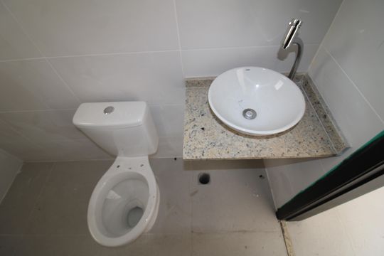 Banheiro de apartamento à venda com 1 quarto, 33m² em Parada Inglesa, São Paulo