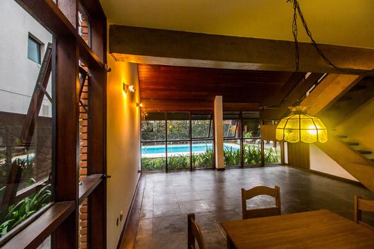 Sala de casa de condomínio para alugar com 3 quartos, 300m² em Alphaville, Santana de Parnaíba