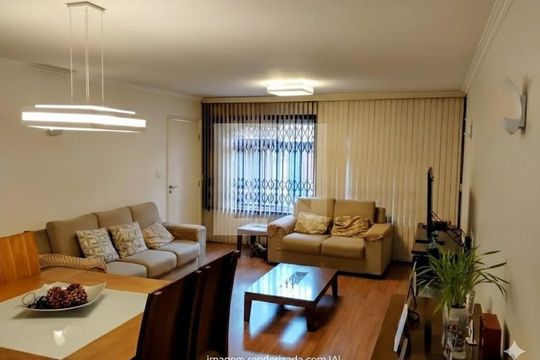 Casa à venda com 4 quartos, 180m² em Vila Paiva, São Paulo