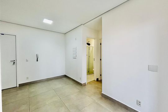 Sala  de apartamento à venda com 2 quartos, 52m² em Alphaville Empresarial, Barueri