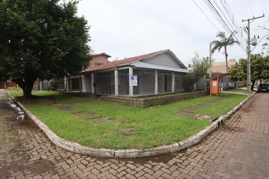 Fachada de casa para alugar com 3 quartos, 350m² em Harmonia, Canoas