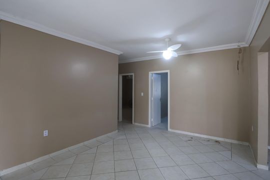 Sala 1 de casa à venda com 3 quartos, 350m² em Harmonia, Canoas