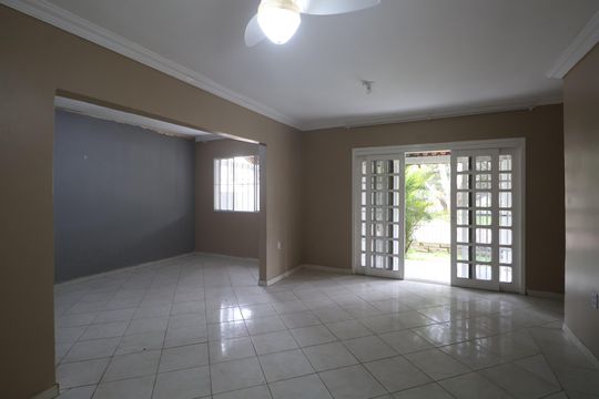 Sala 1 de casa à venda com 3 quartos, 350m² em Harmonia, Canoas