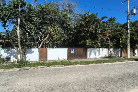 Fachada de casa para alugar com 1 quarto, 54m² em Rio Tavares, Florianópolis