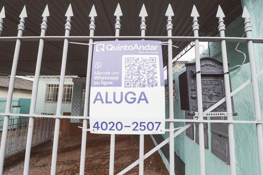 Placa Instalada 01.10 - NEBF-513 de casa para alugar com 3 quartos, 110m² em Parque Peruche, São Paulo