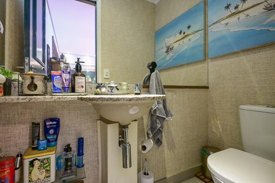 Lavabo de apartamento para alugar com 3 quartos, 94m² em Vila Suzana, São Paulo