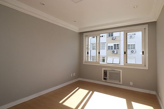 Sala de apartamento à venda com 2 quartos, 69m² em Petrópolis, Porto Alegre