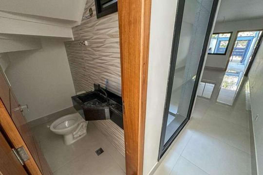 Banheiro de casa à venda com 3 quartos, 200m² em Parque Sao Domingos, São Paulo