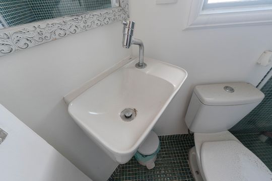Banheiro de kitnet/studio à venda com 1 quarto, 28m² em Bela Vista, São Paulo