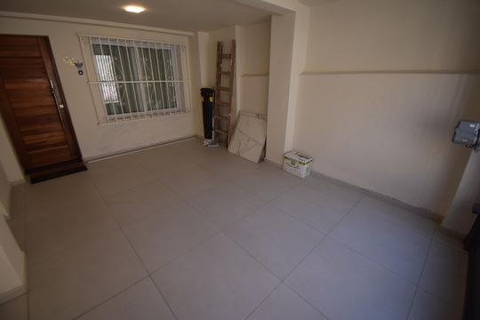 Garagem de casa à venda com 2 quartos, 130m² em Vila Gomes Cardim, São Paulo