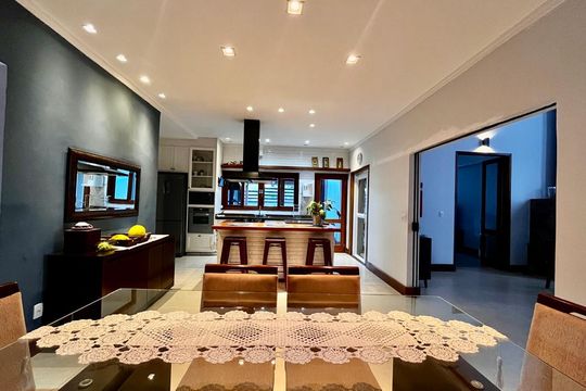 Cozinha de casa à venda com 3 quartos, 235m² em Fazenda Santa Cândida, Campinas