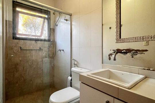 Banheiro da Suíte 1 de casa à venda com 3 quartos, 235m² em Fazenda Santa Cândida, Campinas