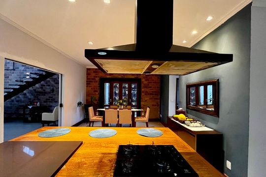 Cozinha de casa à venda com 3 quartos, 235m² em Fazenda Santa Cândida, Campinas