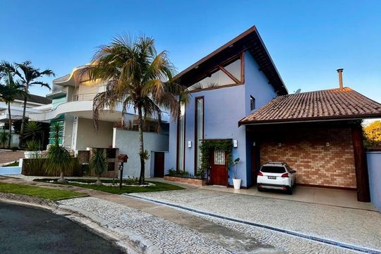 Fachada da Casa de casa à venda com 3 quartos, 235m² em Fazenda Santa Cândida, Campinas