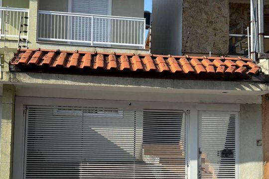 Fachada de casa à venda com 3 quartos, 240m² em Centro, Guarulhos