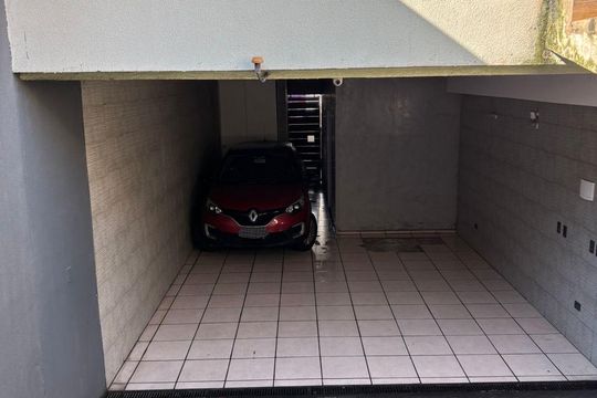 Garagem de casa à venda com 3 quartos, 240m² em Centro, Guarulhos