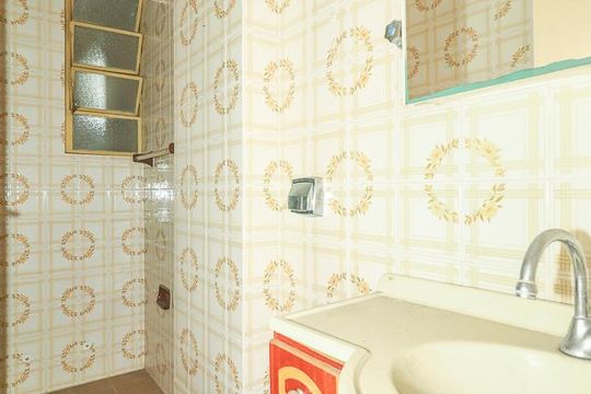 Banheiro de apartamento à venda com 0 quarto, 30m² em Independência, Porto Alegre