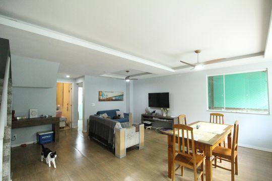 Sala de casa de condomínio à venda com 4 quartos, 140m² em Taquara, Rio de Janeiro