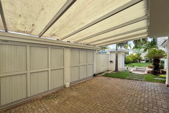 Garagem de casa à venda com 5 quartos, 612m² em Barra da Tijuca, Rio de Janeiro